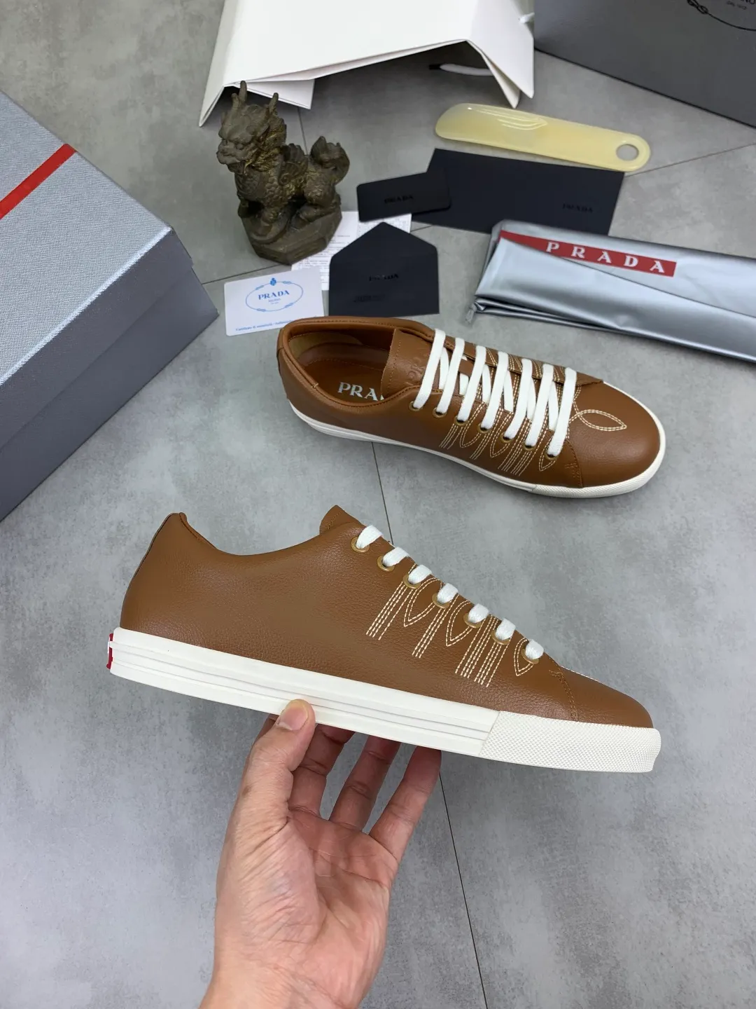 Men's men's shoes P560💰[New model] The latest hot model is on the official website, 🆘 The trendy brand (Prada) mainly promotes the hot model, avant-garde and versatile fashion men's shoes private version mold opening, cowhide surface splicing 1:1.. Fashionable and simple, original imported cowhide lining cowhide feet; the atmosphere and personality are more fashionable, eye-catching and pursuing class. It will subvert the old ideas and be a must-have for fashion trendsetters with you! Must keep it for yourself! Tall and comfortable, large and low, high-end quality workmanship. Code number: 38-44 3️⃣optional.